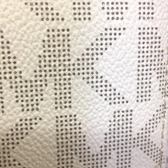 Michael Kors Jet Set Center Stripe Wallet - Picture 4 of 16